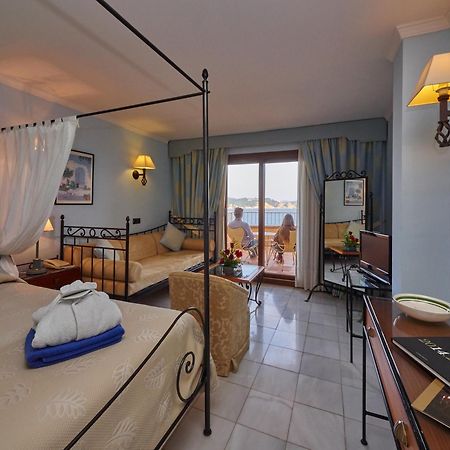 Hotel Petit Cala Fornells ปาเกรา ภายนอก รูปภาพ
