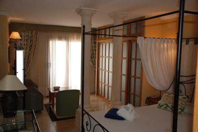 Hotel Petit Cala Fornells ปาเกรา ภายนอก รูปภาพ