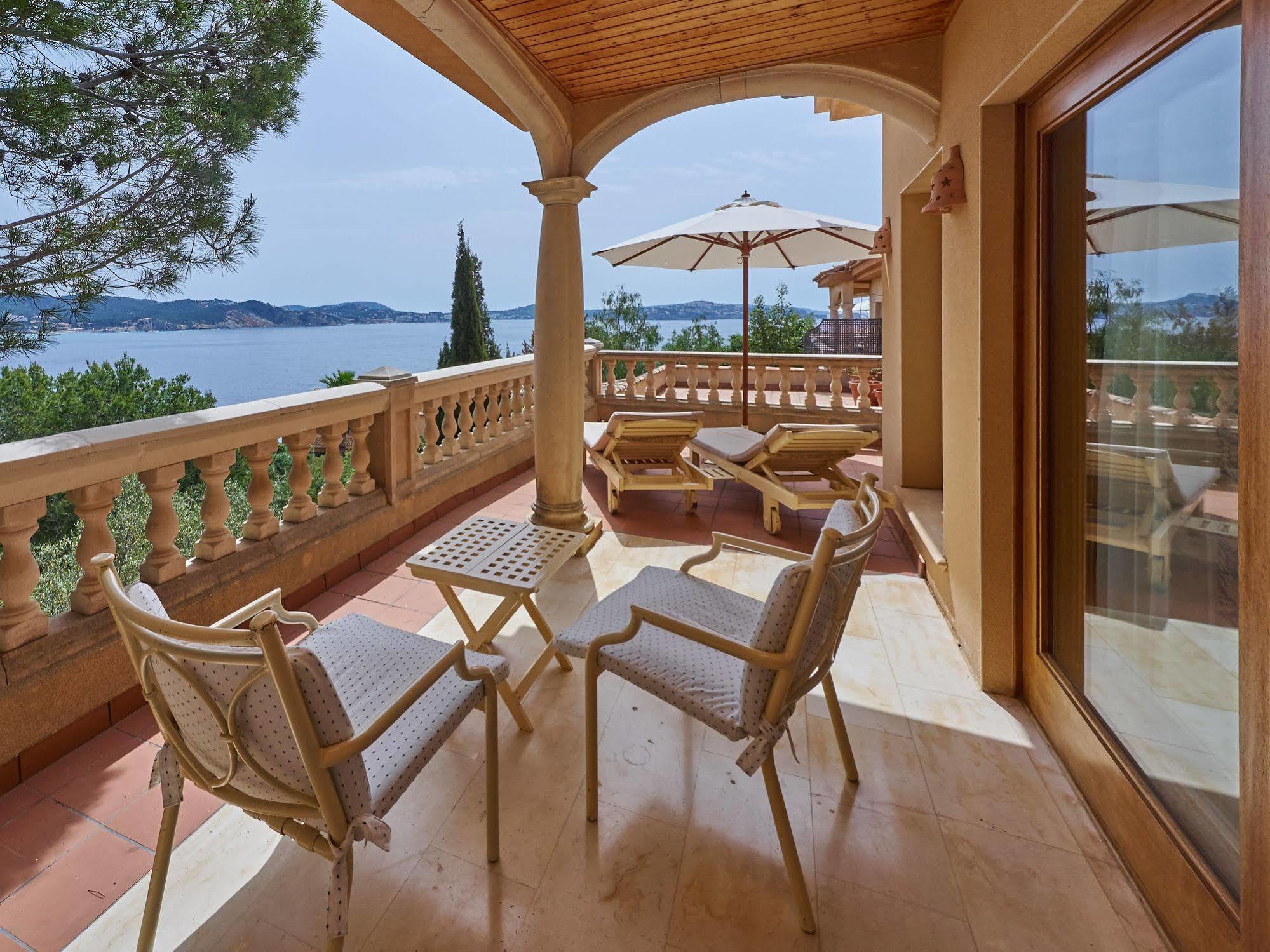 Hotel Petit Cala Fornells ปาเกรา ภายนอก รูปภาพ