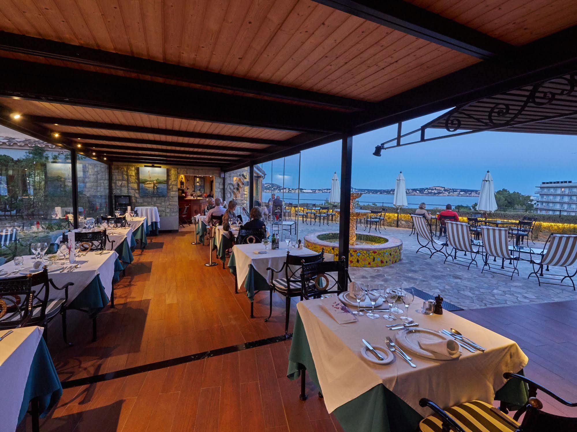 Hotel Petit Cala Fornells ปาเกรา ภายนอก รูปภาพ