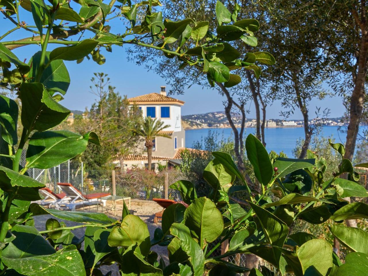 Hotel Petit Cala Fornells ปาเกรา ภายนอก รูปภาพ